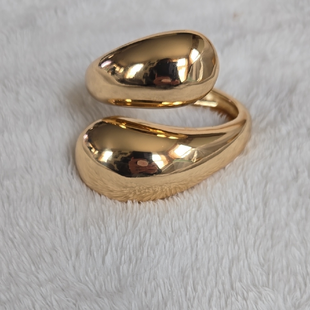 Elegant Goldtone Women's Clamp Bracelet